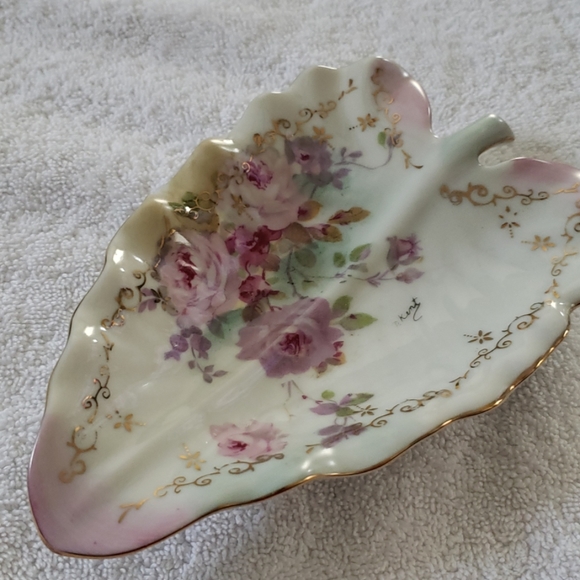 Royal Crown Chantilly Rose - Picture 3 of 3